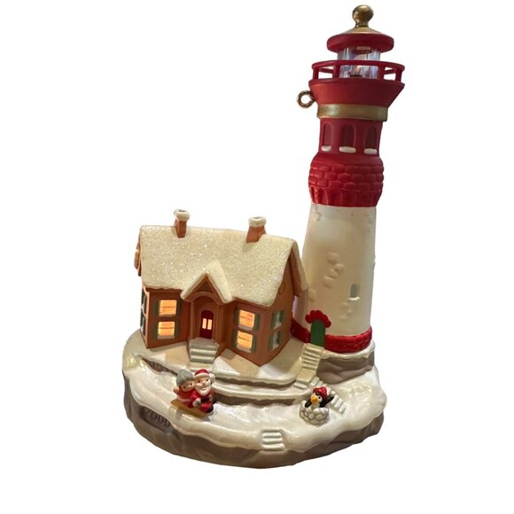 Hallmark Keepsake Ornament Lighthouse Flashing Light Greetings 2000 Lights Up - Picture 2 of 13